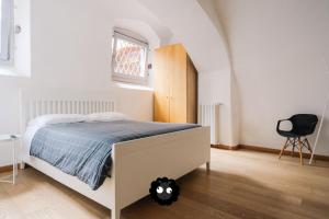 Postel nebo postele na pokoji v ubytování Flat Il Torrazzo XIII Secolo