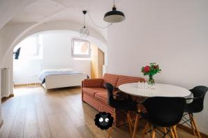 Postel nebo postele na pokoji v ubytování Flat Il Torrazzo XIII Secolo