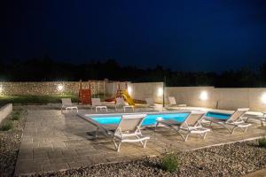 Bazen u objektu New Serenity Zen Garden Villa ili u blizini