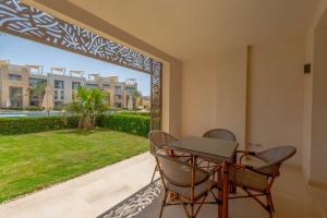 Zahrada ubytování Stylish Gouna Escape 2BR Mangroovy Beach Pool Access