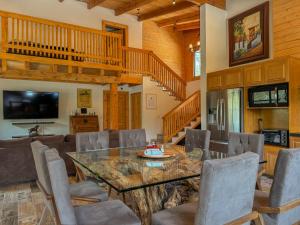 a dining room with a glass table and chairs at Cabaña Ohana in Mesa de las Tablas