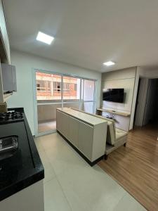 Apartamento com lazer e spa的厨房或小厨房
