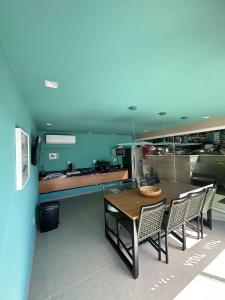 Apartamento com lazer e spa的厨房或小厨房