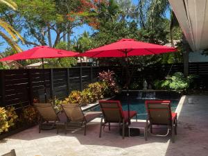 Κήπος έξω από το Riverbank Guesthouse Wilton Manors