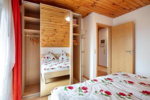 a bedroom with a bed and a wooden ceiling at Haus Dorfschmiede in Weilheim