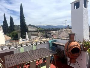 Fotografia z galérie ubytovania Cosy House, Sunny Terrace, Amazing Views & Outdoor Bathtub! v destinácii Granada