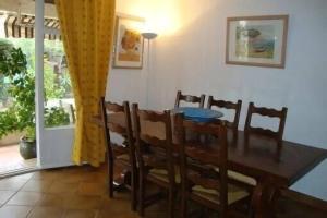 a dining room with a wooden table and chairs at Appartement cosy à Saint-Raphaël - 65 m² - Jardin privé in Saint-Raphaël +23 photos
