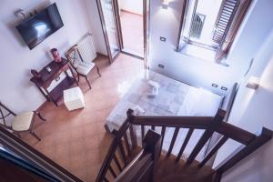Televízia a/alebo spoločenská miestnosť v ubytovaní Tina House - Il cortile nel centro storico di Taormina
