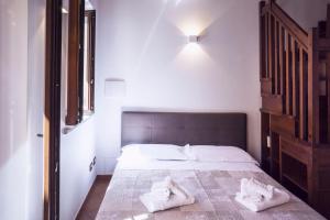 Posteľ alebo postele v izbe v ubytovaní Tina House - Il cortile nel centro storico di Taormina