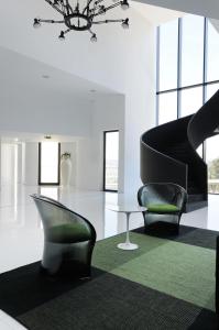 Uma área de estar em Open Village Sports Hotel & Spa Club
