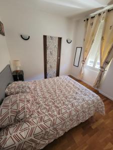 Ένα ή περισσότερα κρεβάτια σε δωμάτιο στο grand appartement lumineux +3 φωτογραφίες