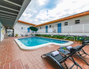 a swimming pool in front of a building at Peaceful Studio by the Beach with Parking - M25 in Hollywood