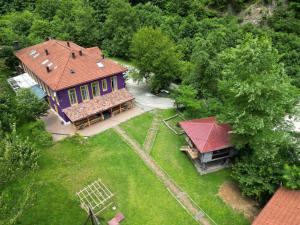 an overhead view of a house with a roof at Nordic Otel in Çamlıhemşin