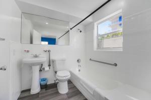 Fotografie z fotogalerie ubytování Radiant Unit with parking and pool - M26 v destinaci Hollywood