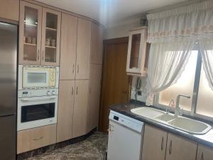 Kuchyňa alebo kuchynka v ubytovaní Homely Apartments Centro