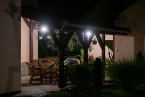 Guesthouse Kristina外面的花园