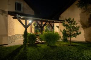Guesthouse Kristina外面的花园