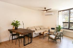 a living room with a table and a couch at Amazing vacation flat in Netanya
