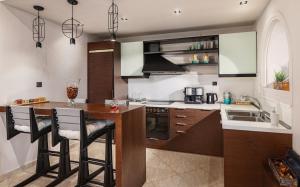 Kuchyň nebo kuchyňský kout v ubytování Vintage Suites Trikala