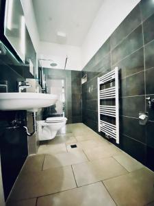 Bild i bildgalleri på 3BR Shared Apt, Ideal up to 6P, 15-Min to Stammersdorf i Wien