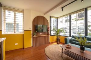 Homestay Hoan Kiem 2BR w/bathtub電視和／或娛樂中心