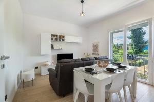 a living room with a white table and a couch at Villa Lilia in Arona