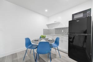 Η κουζίνα ή μικρή κουζίνα στο Outstanding oceanfront unit With Parking&Pool - M36