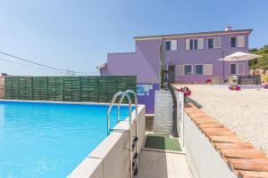 Swimmingpoolen hos eller tæt på Figaro Vrsar with Pool and Garden for 4 Persons