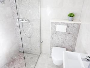 Ένα μπάνιο στο Apartment Viola 1 +22 φωτογραφίες