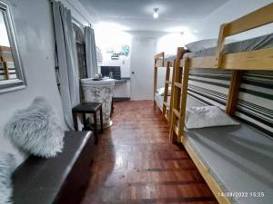 Galeriebild der Unterkunft 3 BR staycation san pedro laguna in San Pedro