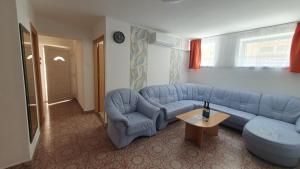 Posedenie v ubytovaní BerBe Apartman