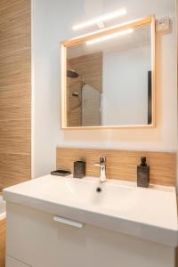 a bathroom with a white sink and a mirror at T3 cosy à Marseille, proche Vieux-Port et Gare in Marseille +17 photos