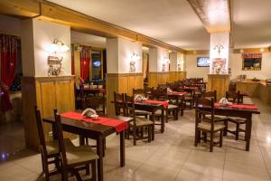 Willa Alpejska tesisinde bir restoran veya yemek mekanı