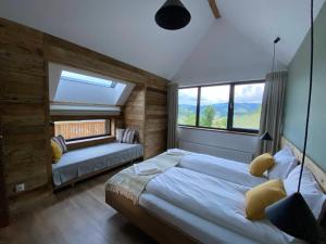 Postel nebo postele na pokoji v ubytování Kaliba Cabins
