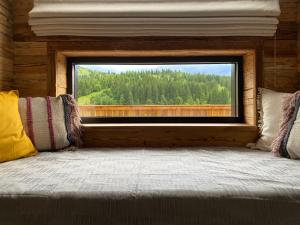 Postel nebo postele na pokoji v ubytování Kaliba Cabins
