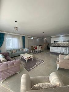 Η κουζίνα ή μικρή κουζίνα στο 3 katlı tripleks Villa