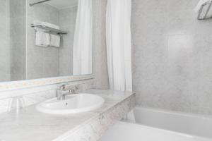 Gallery image of Apartamentos Balear Beach in Palmanova +9 photos
