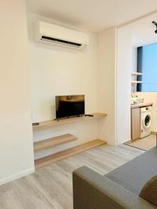 TV a/nebo společenská místnost v ubytování Stay On Sutera Avenue Homestay