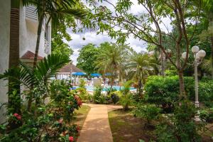 Vrt pred nastanitvijo Merrils Beach Resort II