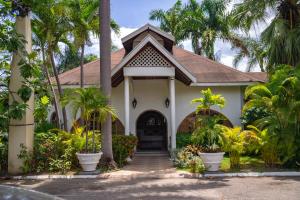 Vrt pred nastanitvijo Merrils Beach Resort II