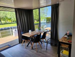 Μπαλκόνι ή βεράντα στο A nice Tiny House on the water