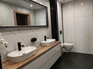 Ένα μπάνιο στο Apartament Joanna