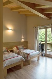 Postel nebo postele na pokoji v ubytování Alpen Chalet - Charme Mountain Hotel -