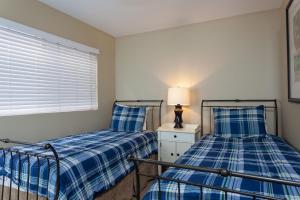 two twin beds in a bedroom with a window at 3112 W Oceanfront A in Newport Beach