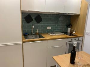 a kitchen with a sink and a bottle of wine at Antic Manresa Nou in Manresa