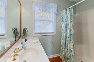 Ένα μπάνιο στο Waterway Escape in Ocean Isle Beach, NC +106 φωτογραφίες