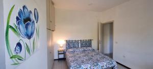 Postel nebo postele na pokoji v ubytování Villa Red Melons Portoscuso