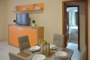 O bucătărie sau chicinetă la Casa Patio las Palmeras Córdoba con piscina