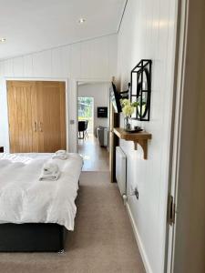 Ένα ή περισσότερα κρεβάτια σε δωμάτιο στο Homili Lodge