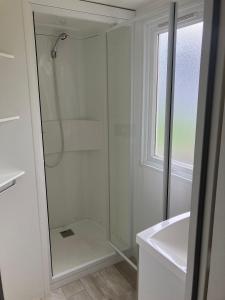 Koupelna v ubytování Mobilhome 6 personnes, dans camping 4 étoiles, Argeles sur mer